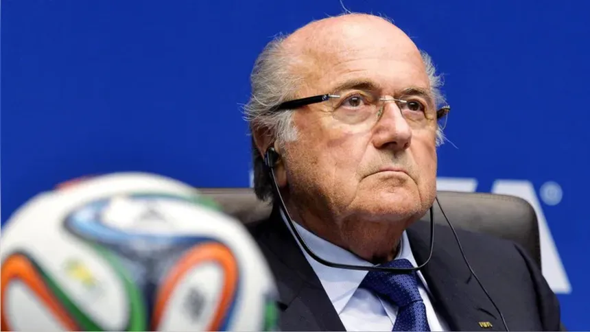 Blatter critica revocación de tarjeta roja a Balogun en Mundial 2026