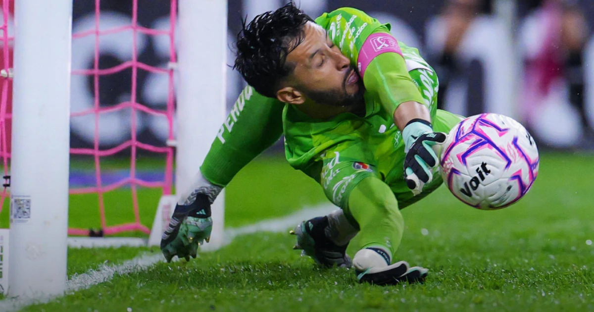 Camilo Vargas brilla en penalti atajado mientras debate su futuro en Colombia