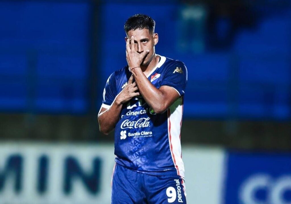 Hugo Benítez viaja a EE.UU. orgulloso de defender La Albirroja