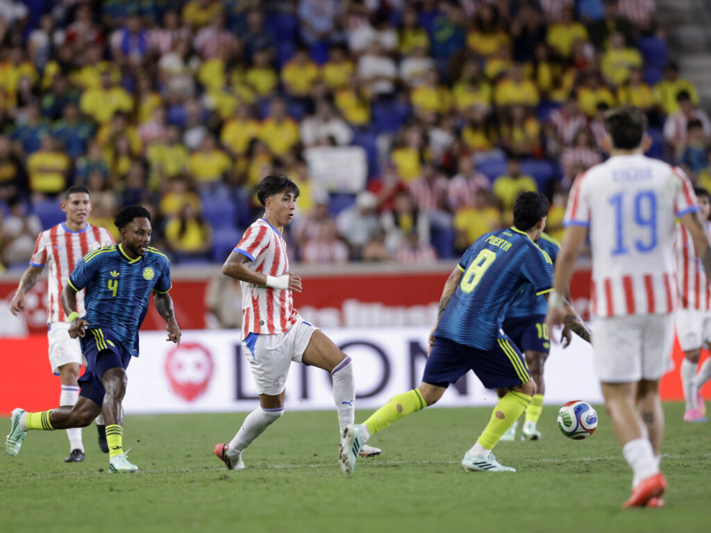 Hugo Cuenca brilla en victoria de La Albirroja ante Colombia