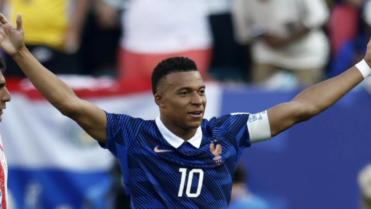 Mbappé responde a insultos racistas de senadora paraguaya