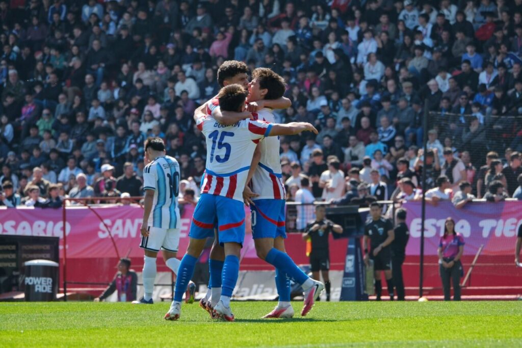Pedro Zarza deslumbra en remontada de Paraguay ante Argentina