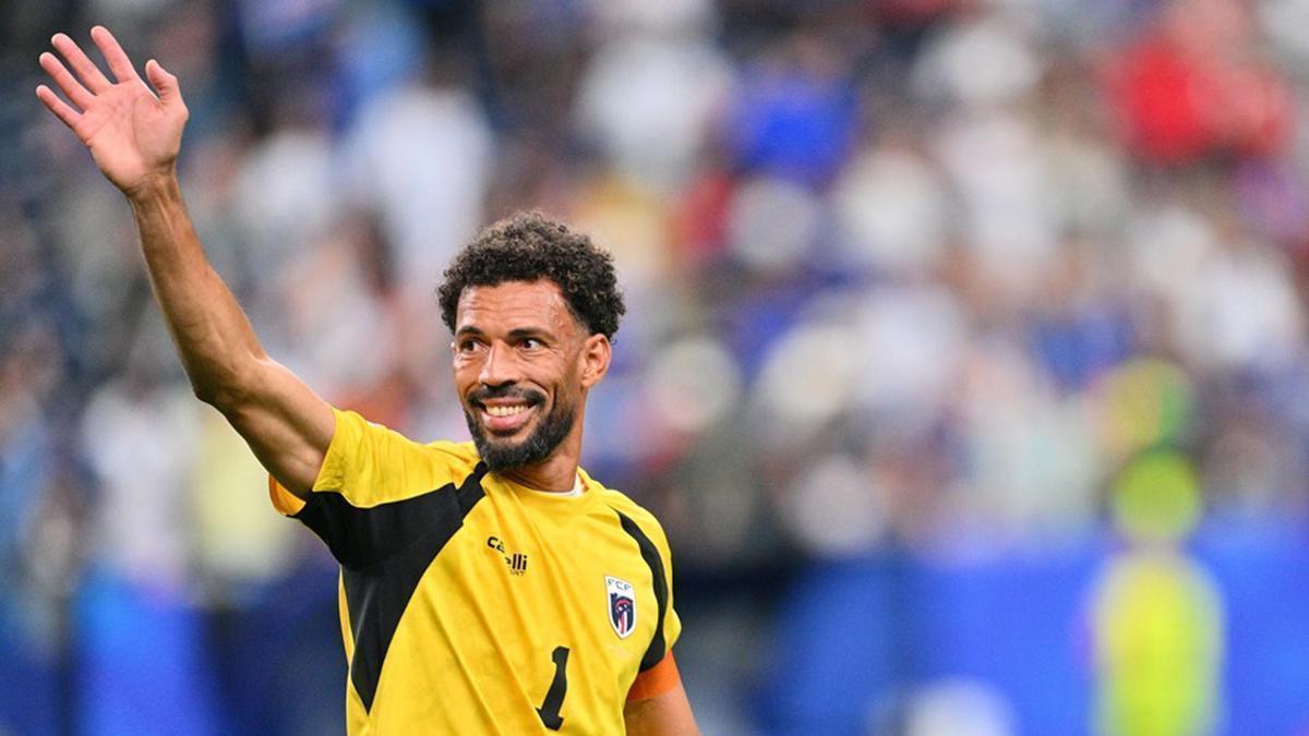 Vozinha sigue en la 'novela' con Colo Colo tras su brillantez en el Mundial